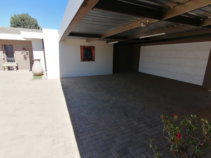 3 Bedroom Property for Sale in Langenhovenpark Free State